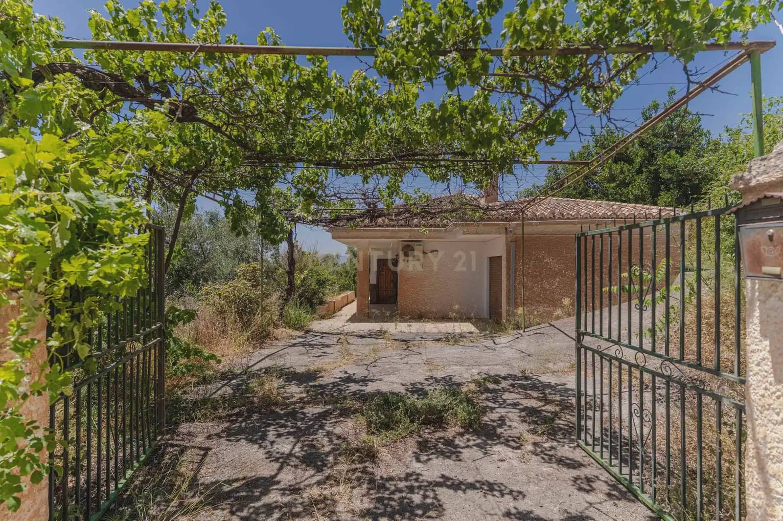 3 bedroom Finca/Country House for sale in Carataunas with pool garage - € 150,000 (Ref: 9889535)
