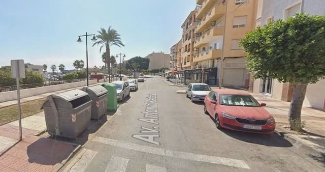 Local Comercial en Roquetas de Mar en venta - 378.000 € (Ref: 9890969)
