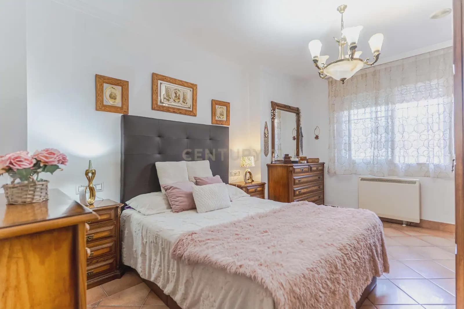 4 sypialnia Willa na sprzedaż w La Zubia z basenem garażem - 485 000 € (Ref: 9892974)