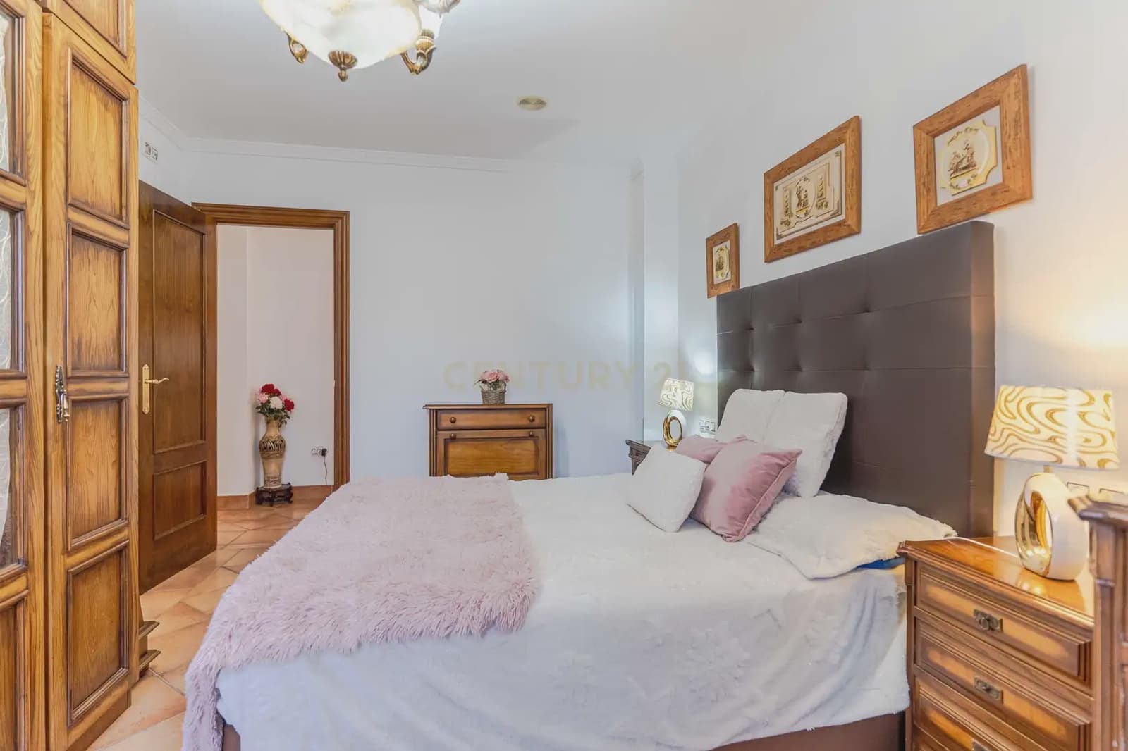 4 sypialnia Willa na sprzedaż w La Zubia z basenem garażem - 485 000 € (Ref: 9892974)