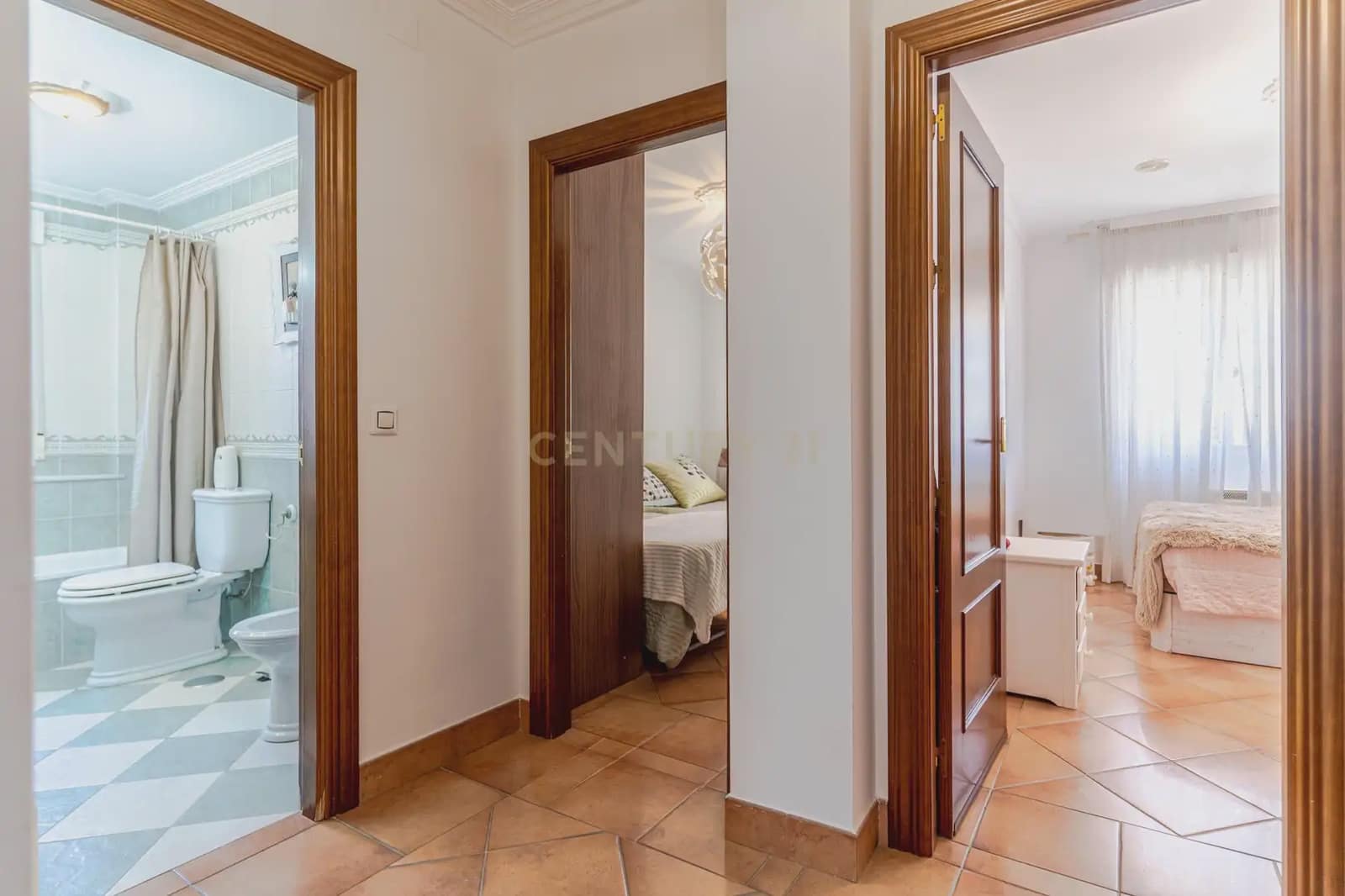 4 sypialnia Willa na sprzedaż w La Zubia z basenem garażem - 485 000 € (Ref: 9892974)