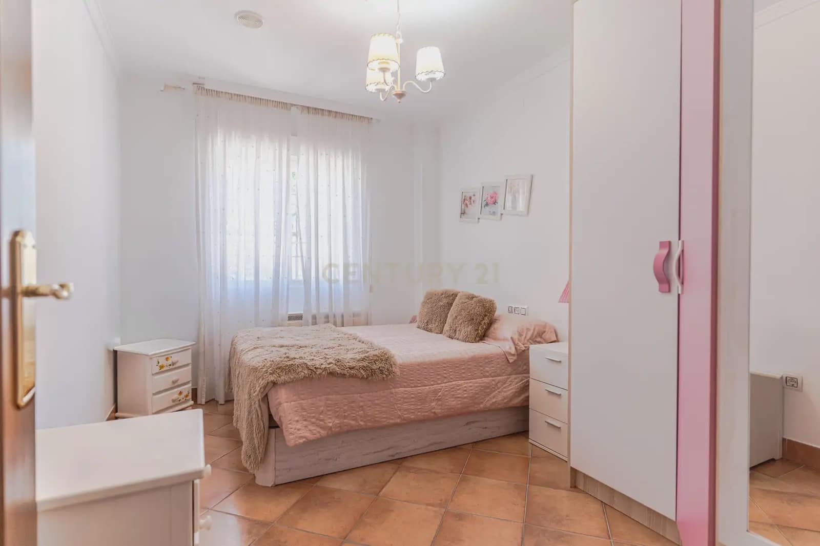 4 sypialnia Willa na sprzedaż w La Zubia z basenem garażem - 485 000 € (Ref: 9892974)