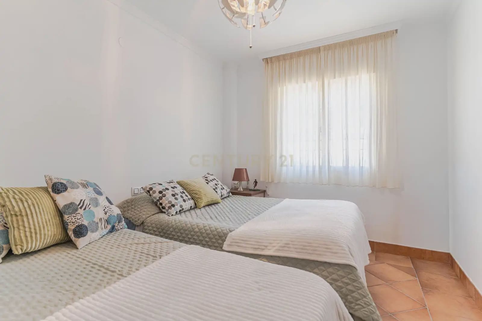 4 sypialnia Willa na sprzedaż w La Zubia z basenem garażem - 485 000 € (Ref: 9892974)