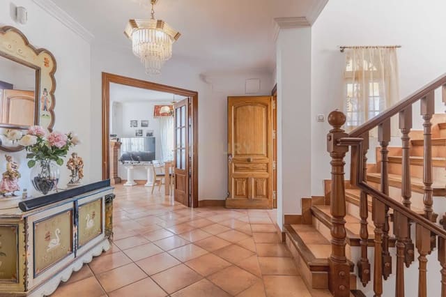 4 sypialnia Willa na sprzedaż w La Zubia z basenem garażem - 485 000 € (Ref: 9892974)