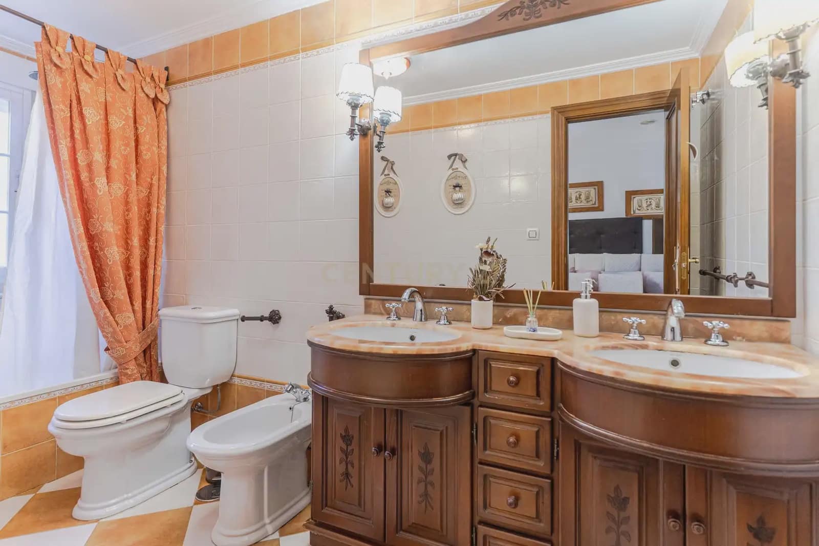 4 sypialnia Willa na sprzedaż w La Zubia z basenem garażem - 485 000 € (Ref: 9892974)