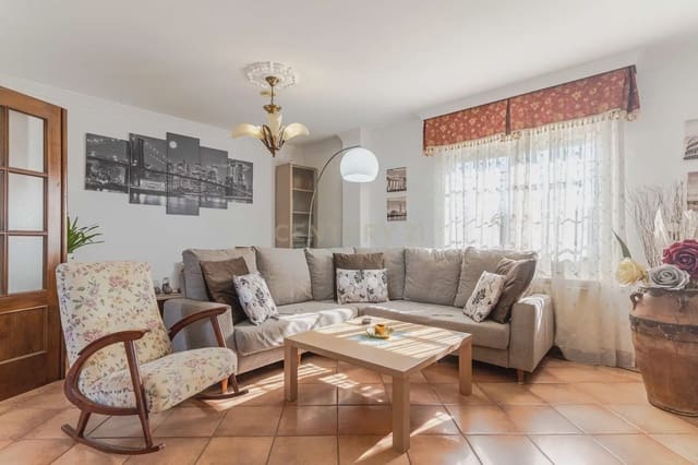 4 sypialnia Willa na sprzedaż w La Zubia z basenem garażem - 485 000 € (Ref: 9892974)