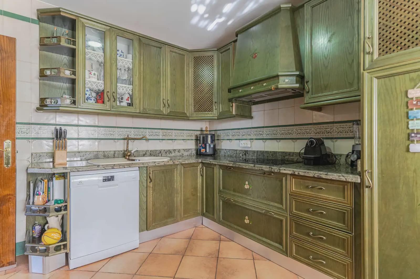 4 sypialnia Willa na sprzedaż w La Zubia z basenem garażem - 485 000 € (Ref: 9892974)
