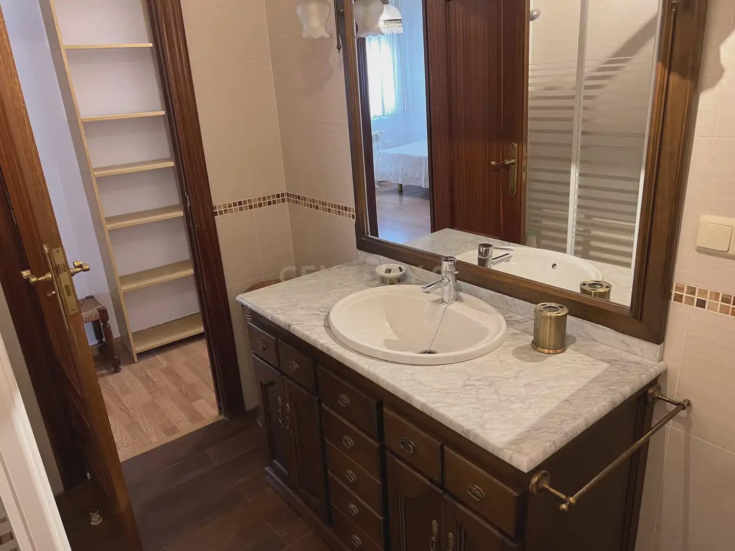 4 bedroom Apartment for rent in Granada city - € 1,350 (Ref: 9896966)
