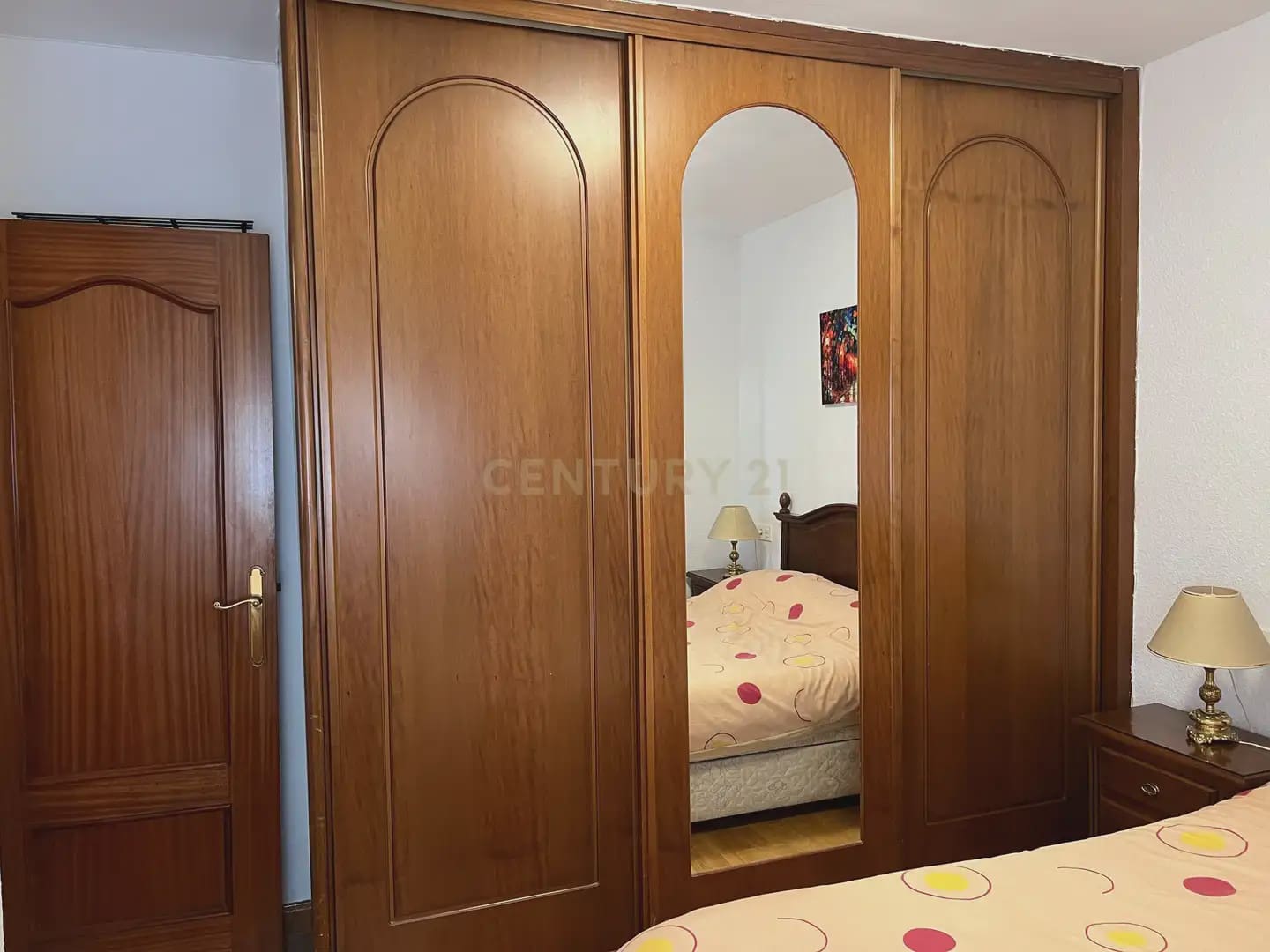4 bedroom Apartment for rent in Granada city - € 1,350 (Ref: 9896966)