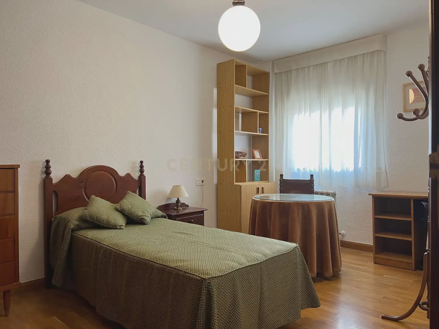 4 bedroom Apartment for rent in Granada city - € 1,350 (Ref: 9896966)