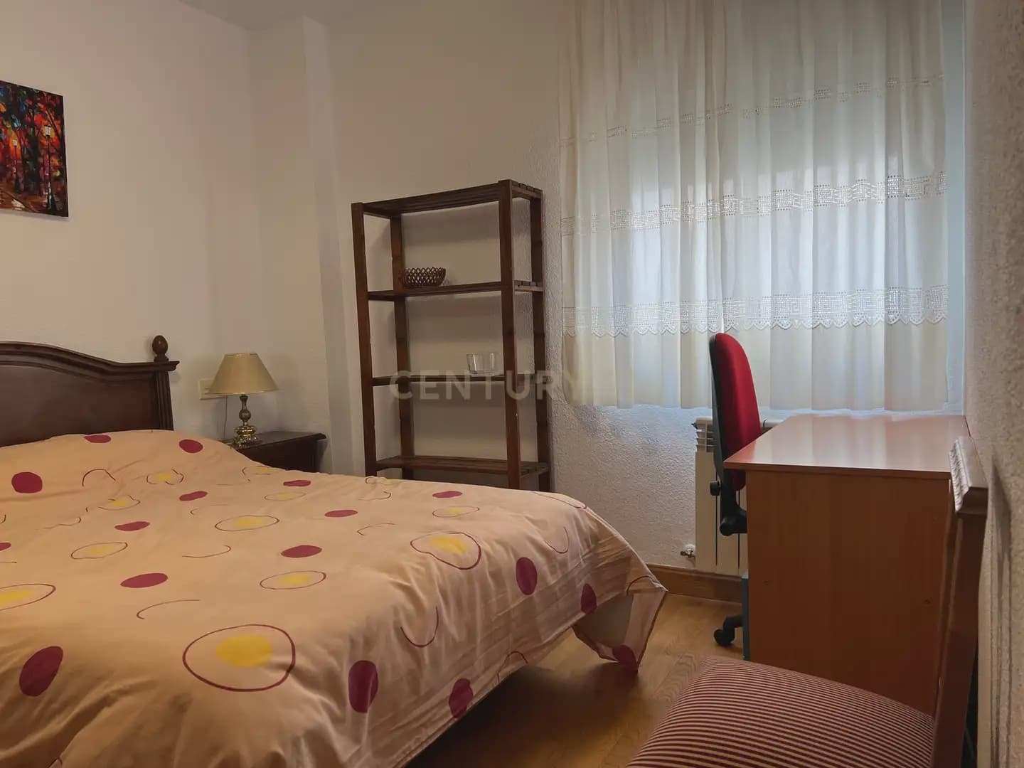 4 bedroom Apartment for rent in Granada city - € 1,350 (Ref: 9896966)