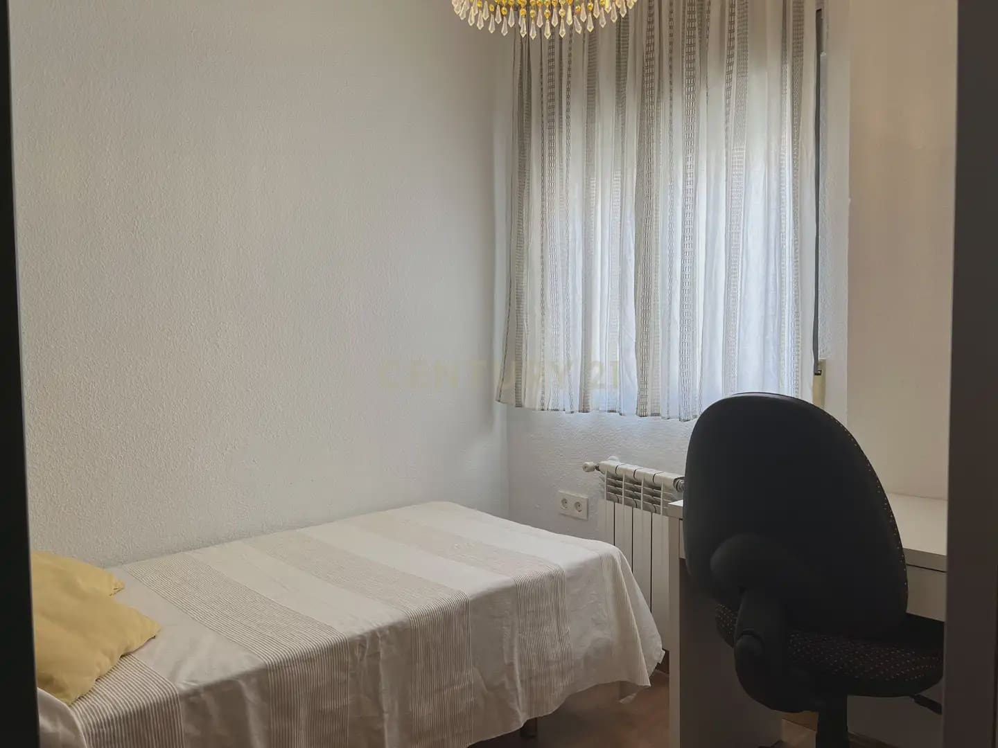 4 bedroom Apartment for rent in Granada city - € 1,350 (Ref: 9896966)