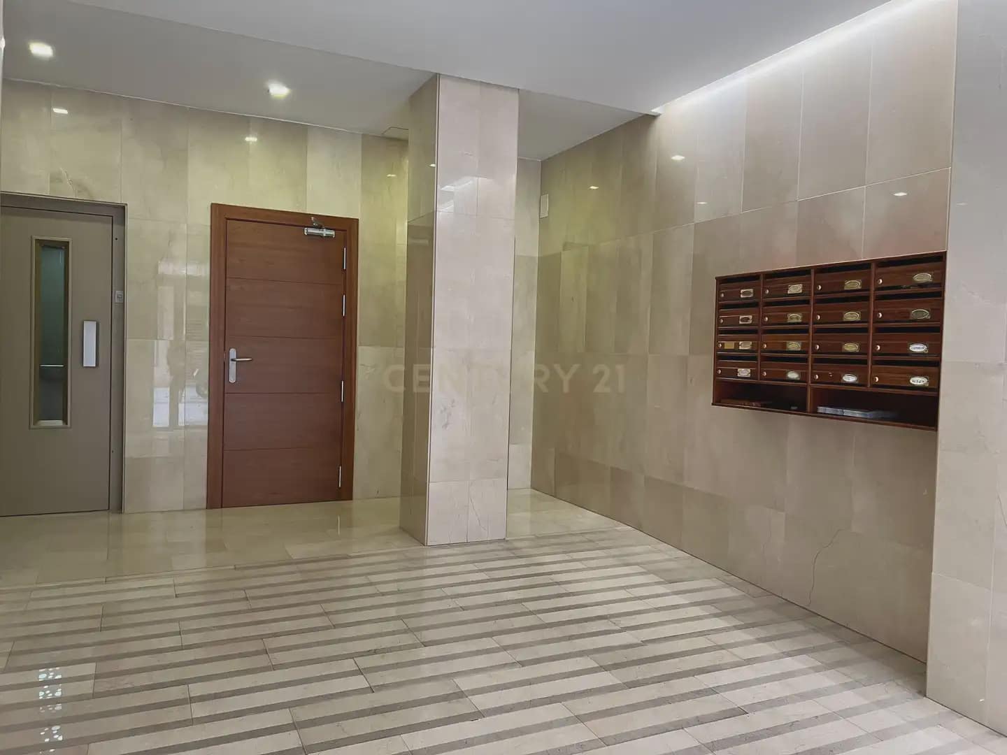 4 bedroom Apartment for rent in Granada city - € 1,350 (Ref: 9896966)