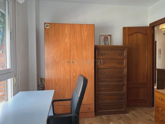 4 bedroom Apartment for rent in Camino de Ronda - Rosaleda, Granada city - € 1,350 (Ref: 9896966)