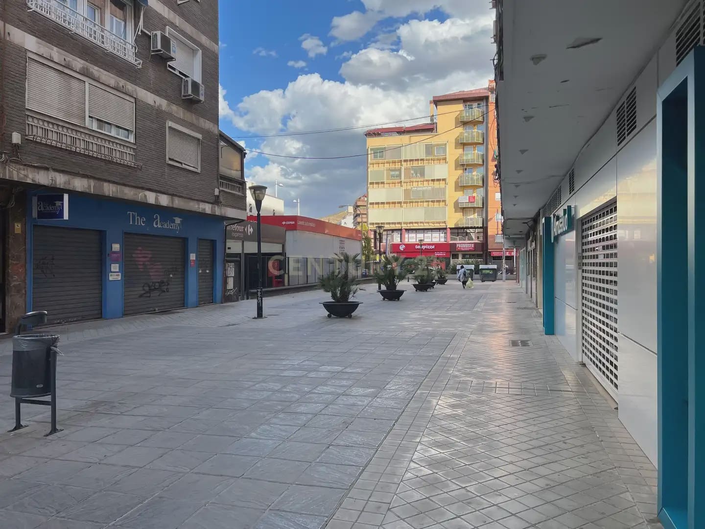 4 bedroom Apartment for rent in Granada city - € 1,350 (Ref: 9896966)