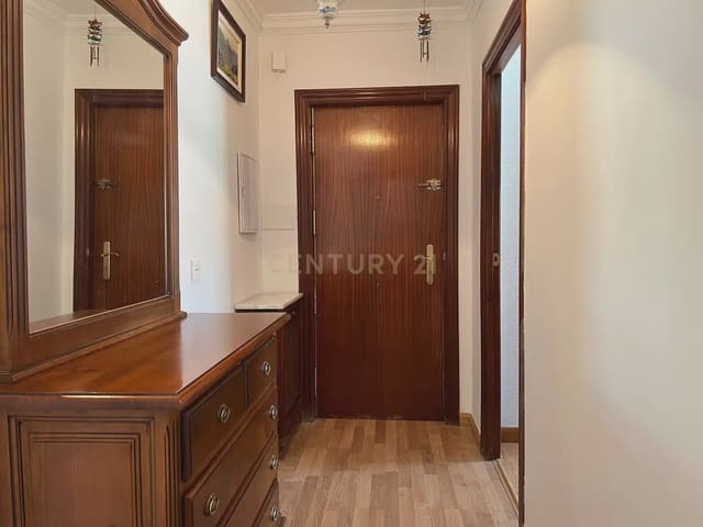 4 bedroom Apartment for rent in Camino de Ronda - Rosaleda, Granada city - € 1,350 (Ref: 9896966)