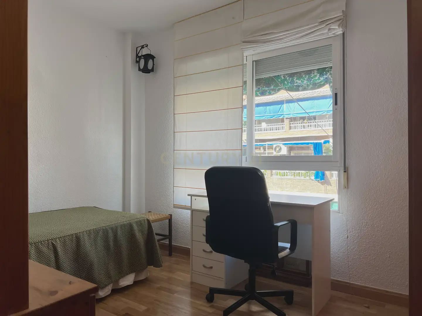 4 bedroom Apartment for rent in Granada city - € 1,350 (Ref: 9896966)