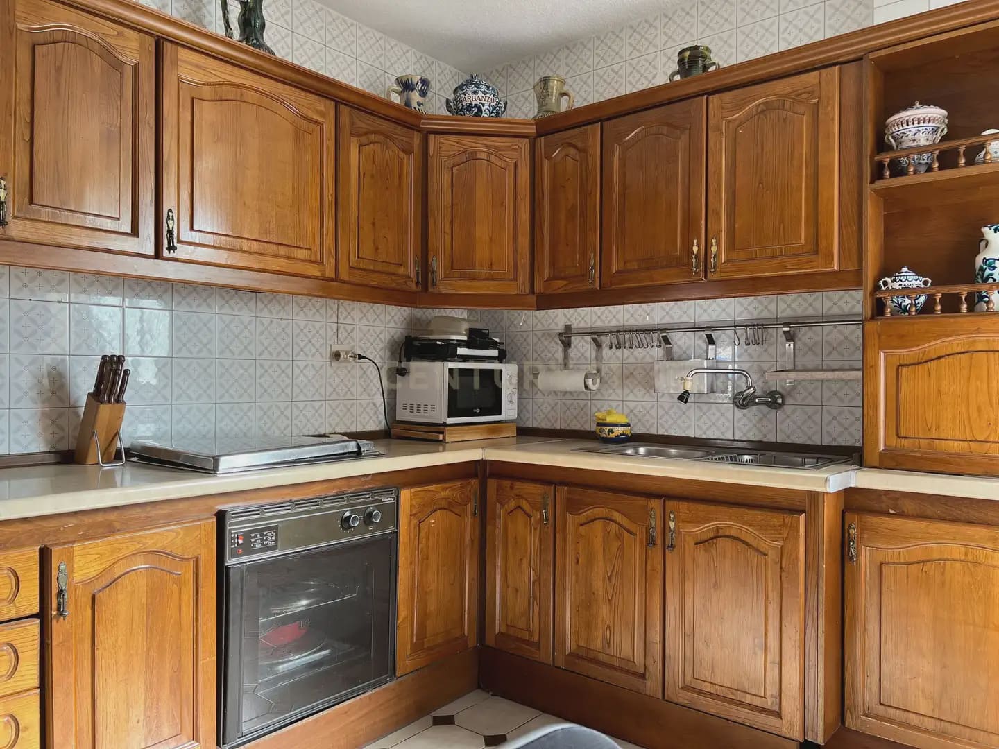 4 bedroom Apartment for rent in Granada city - € 1,350 (Ref: 9896966)