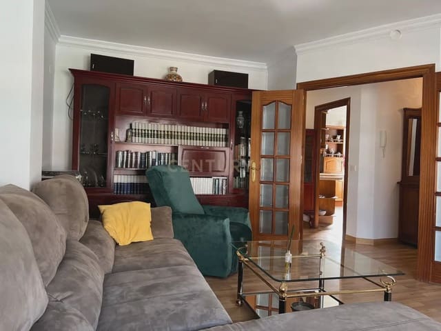 4 bedroom Apartment for rent in Camino de Ronda - Rosaleda, Granada city - € 1,350 (Ref: 9896966)