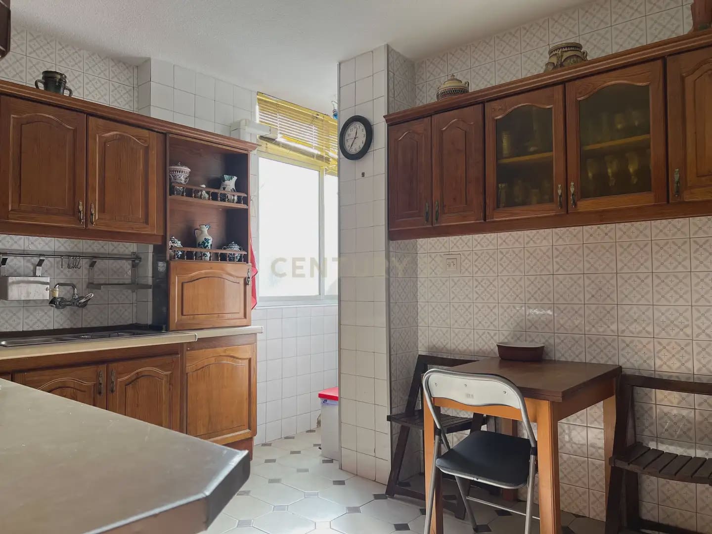 4 bedroom Apartment for rent in Granada city - € 1,350 (Ref: 9896966)