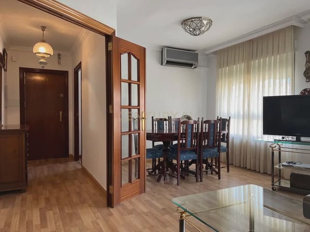 4 bedroom Apartment for rent in Camino de Ronda - Rosaleda, Granada city - € 1,350 (Ref: 9896966)
