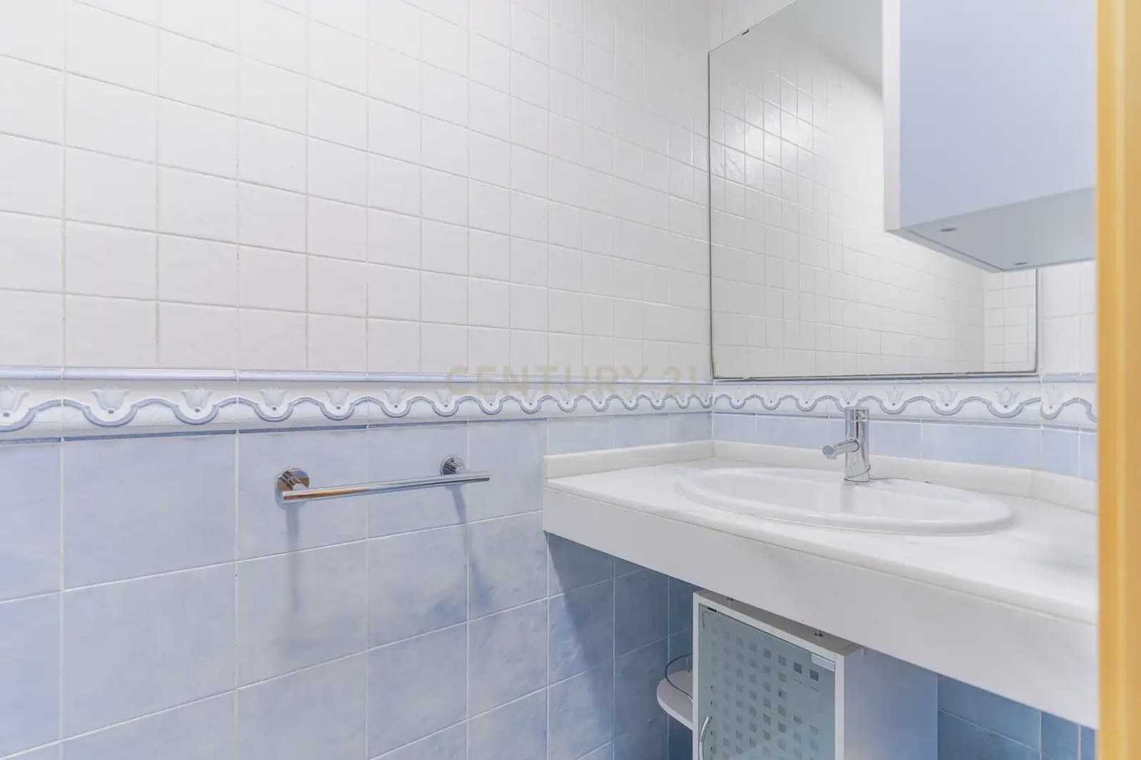 5 soverom Kjedet enebolig til salgs i La Zubia med svømmebasseng garasje - € 349 000 (Ref: 9902016)