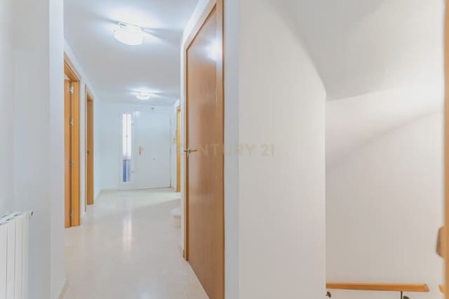 5 soverom Kjedet enebolig til salgs i La Zubia med svømmebasseng garasje - € 349 000 (Ref: 9902016)