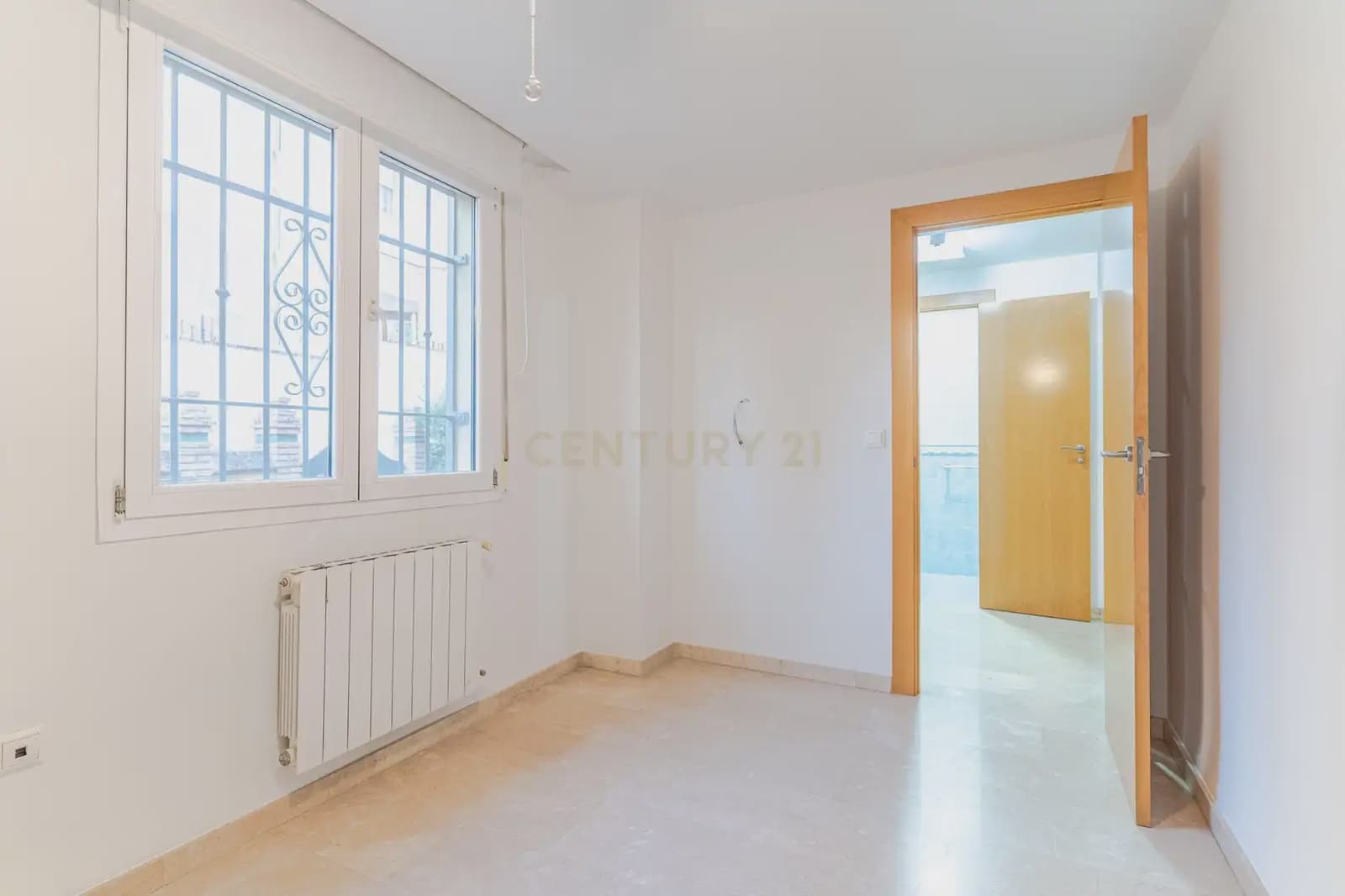 5 soverom Kjedet enebolig til salgs i La Zubia med svømmebasseng garasje - € 349 000 (Ref: 9902016)