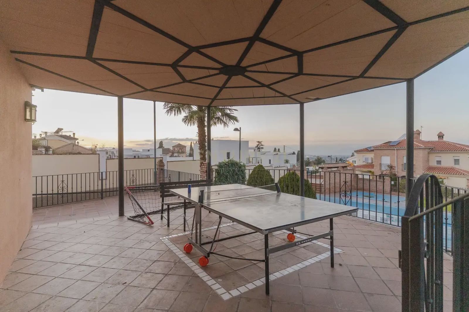 5 soverom Kjedet enebolig til salgs i La Zubia med svømmebasseng garasje - € 349 000 (Ref: 9902016)