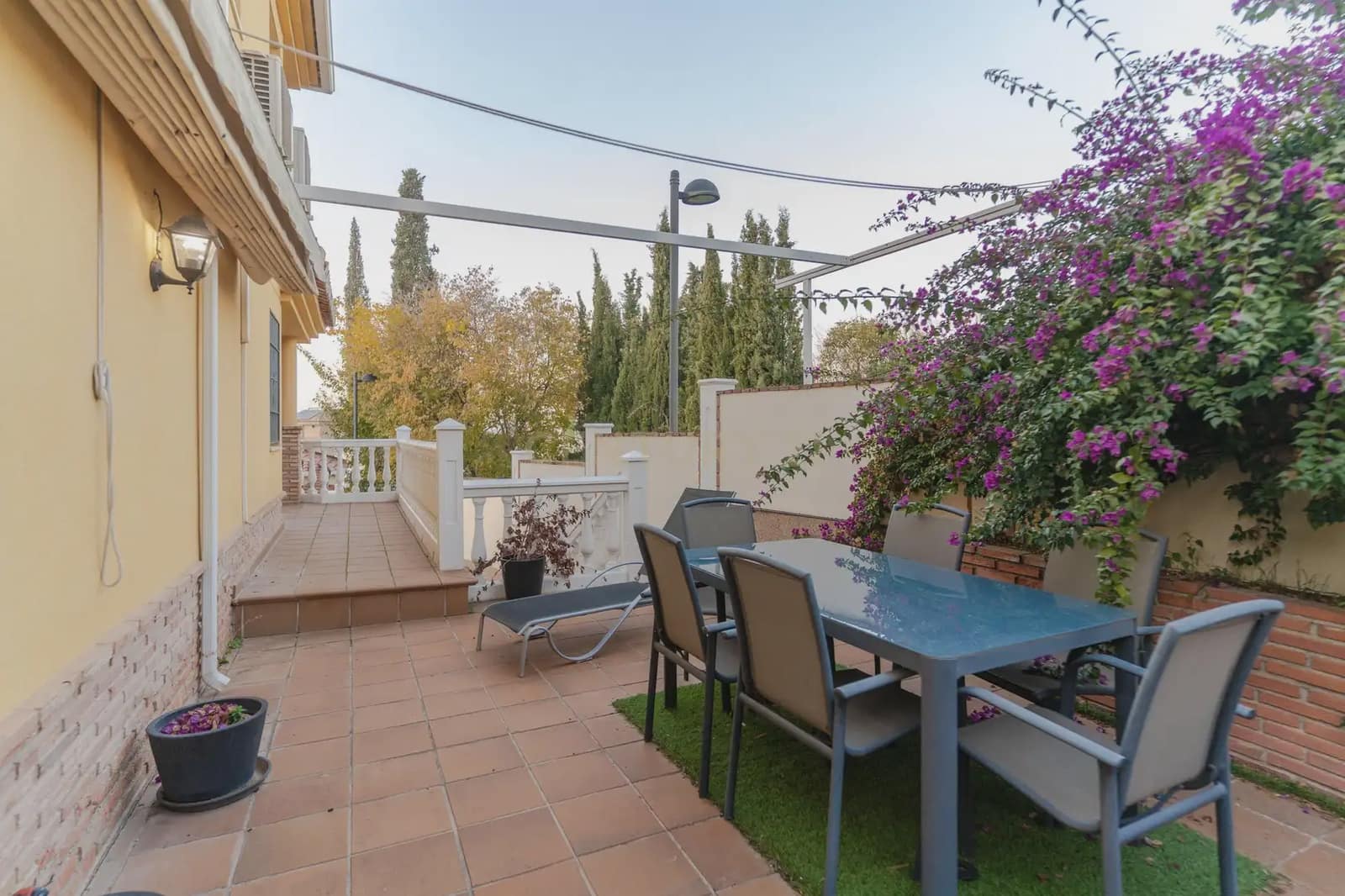 5 soverom Kjedet enebolig til salgs i La Zubia med svømmebasseng garasje - € 349 000 (Ref: 9902016)