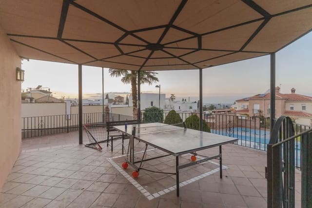 5 soverom Kjedet enebolig til salgs i La Zubia med svømmebasseng garasje - € 349 000 (Ref: 9902016)