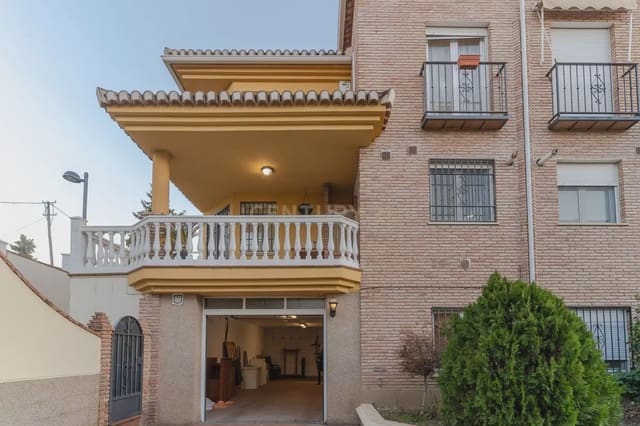 5 soverom Kjedet enebolig til salgs i La Zubia med svømmebasseng garasje - € 349 000 (Ref: 9902016)