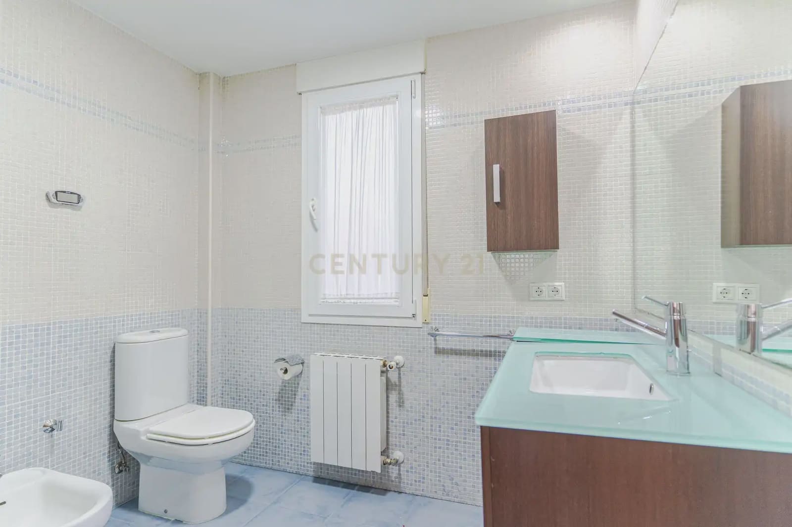5 soverom Kjedet enebolig til salgs i La Zubia med svømmebasseng garasje - € 349 000 (Ref: 9902016)