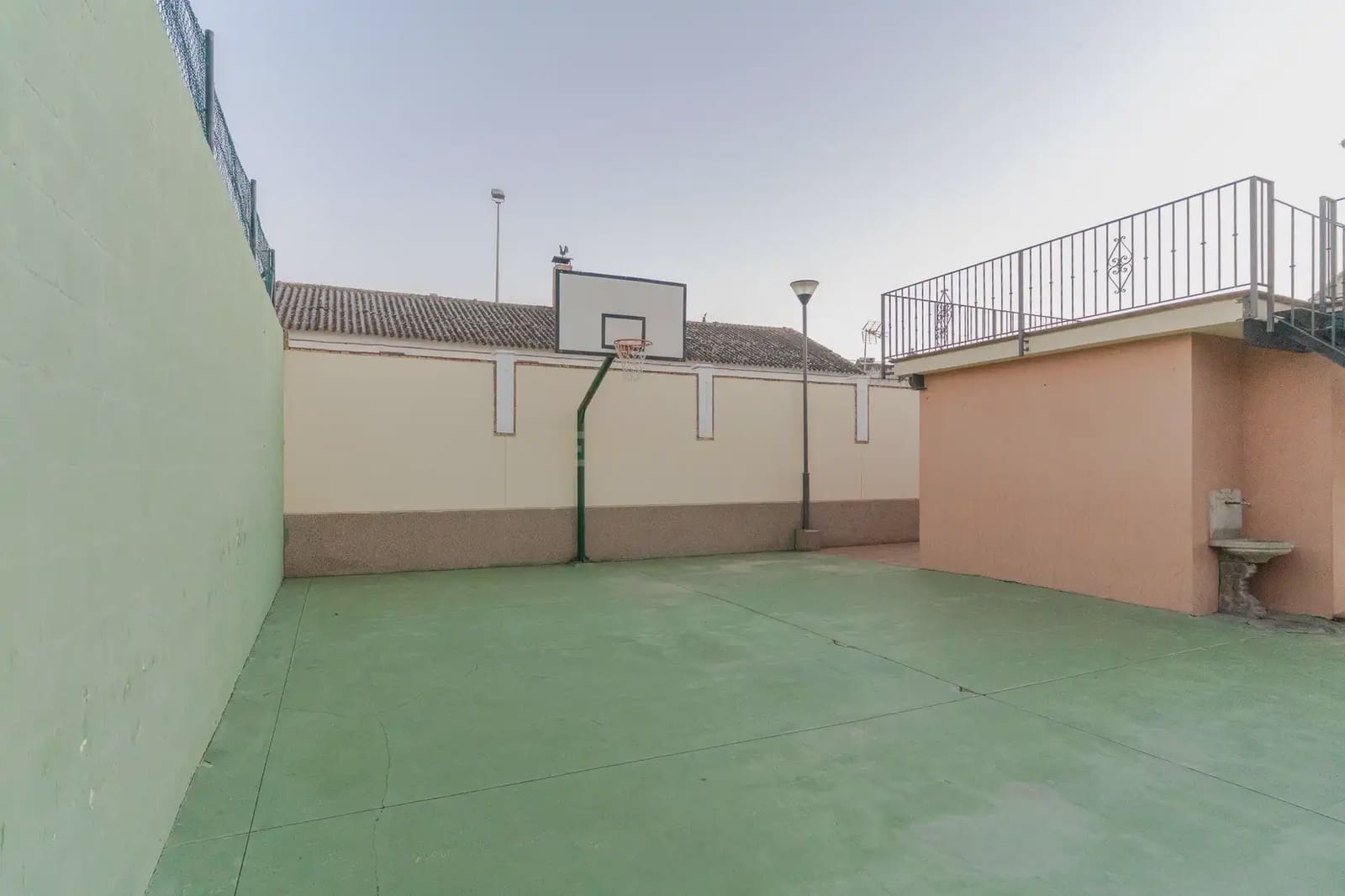 5 soverom Kjedet enebolig til salgs i La Zubia med svømmebasseng garasje - € 349 000 (Ref: 9902016)