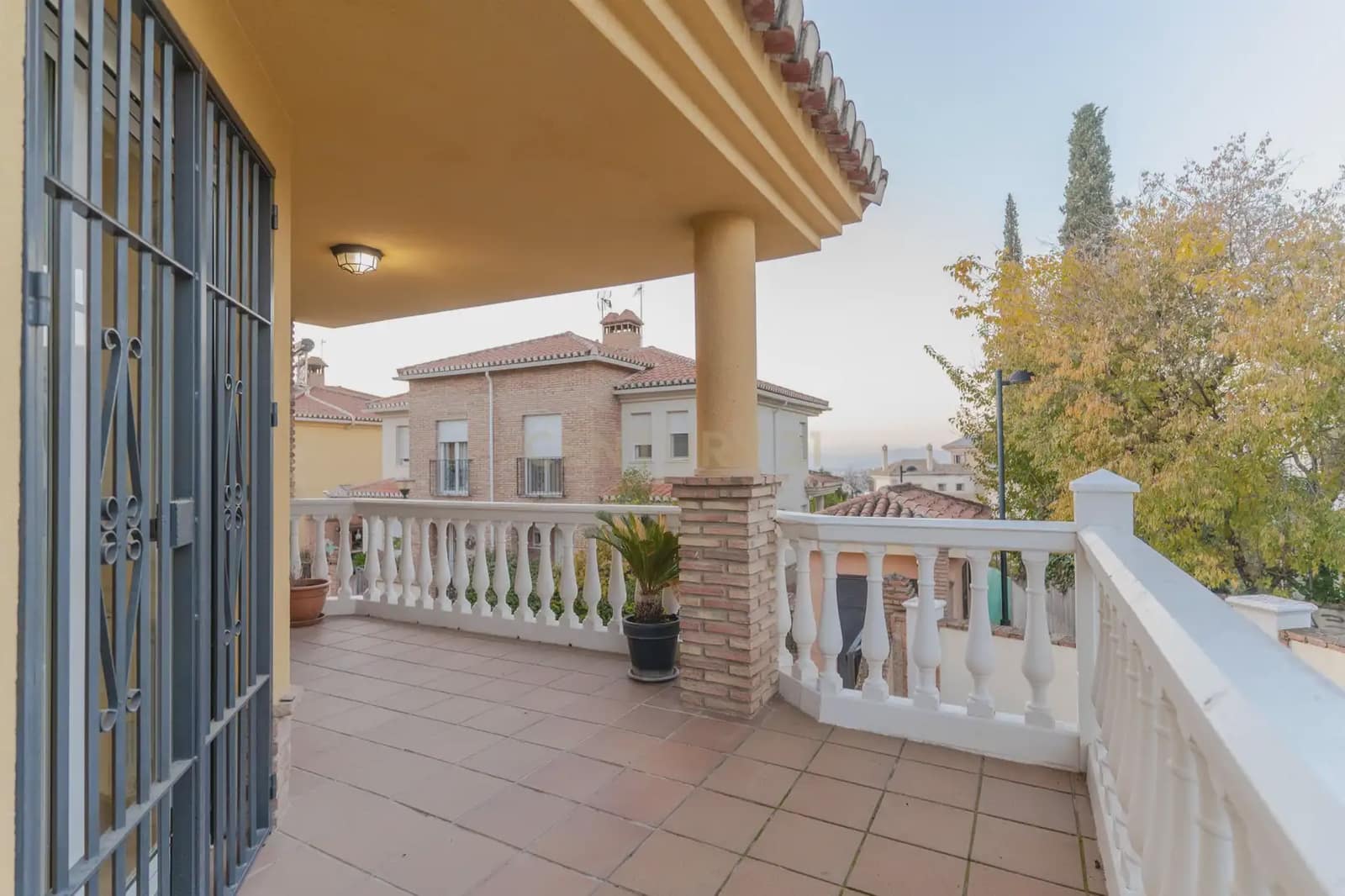5 soverom Kjedet enebolig til salgs i La Zubia med svømmebasseng garasje - € 349 000 (Ref: 9902016)