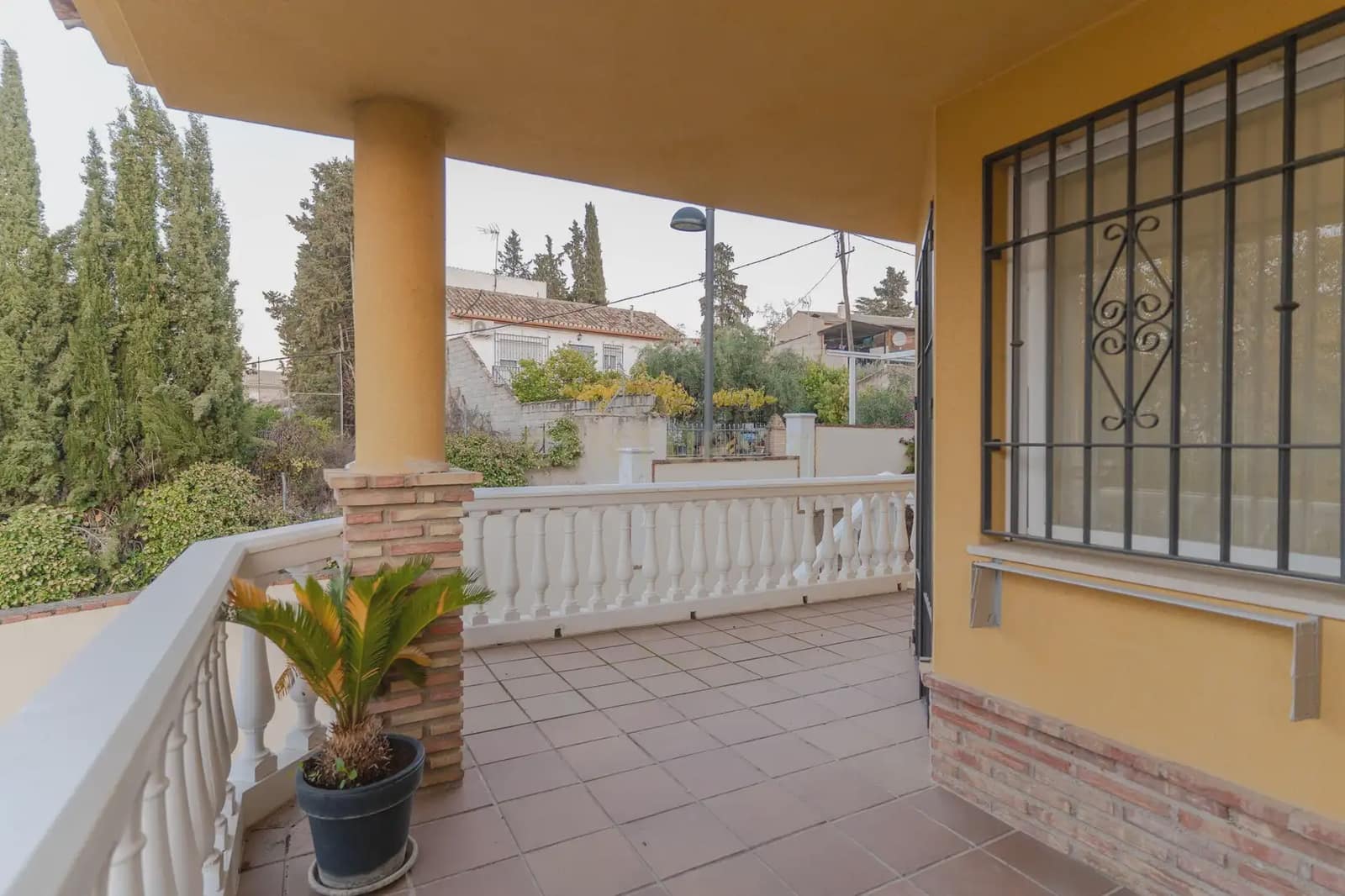 5 soverom Kjedet enebolig til salgs i La Zubia med svømmebasseng garasje - € 349 000 (Ref: 9902016)