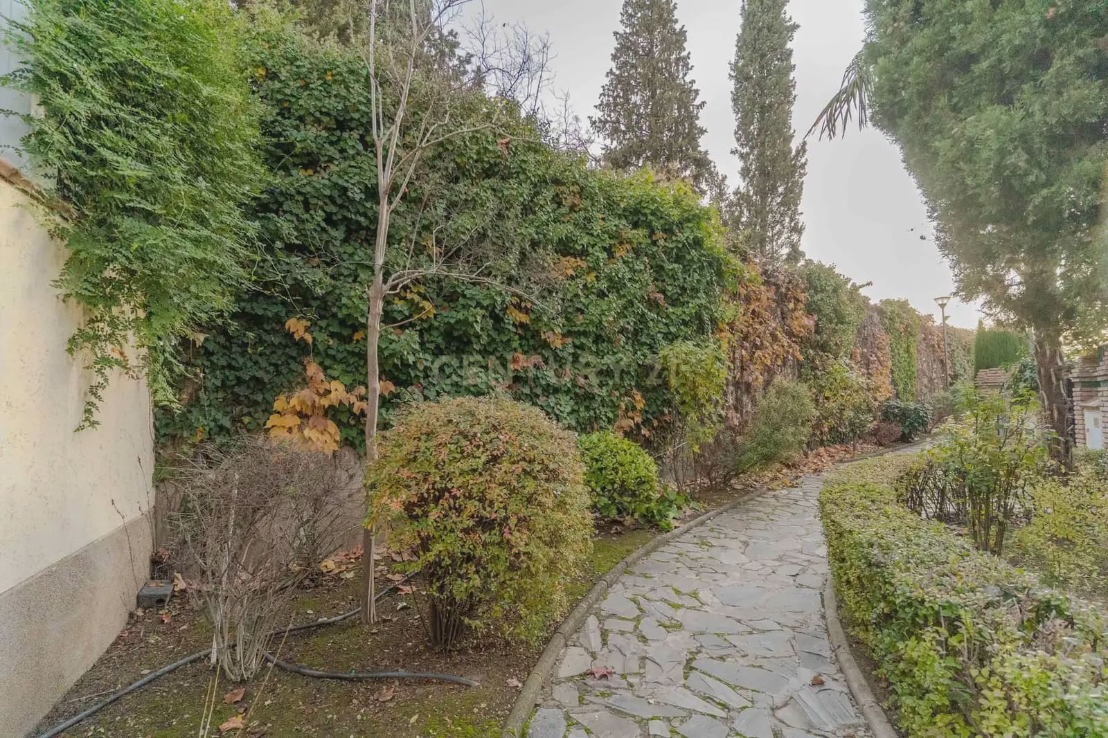 5 soverom Kjedet enebolig til salgs i La Zubia med svømmebasseng garasje - € 349 000 (Ref: 9902016)