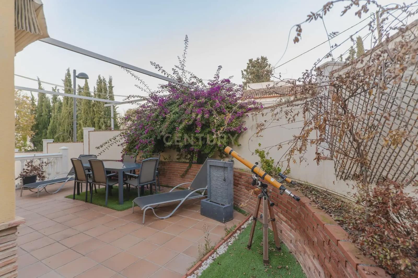 5 soverom Kjedet enebolig til salgs i La Zubia med svømmebasseng garasje - € 349 000 (Ref: 9902016)