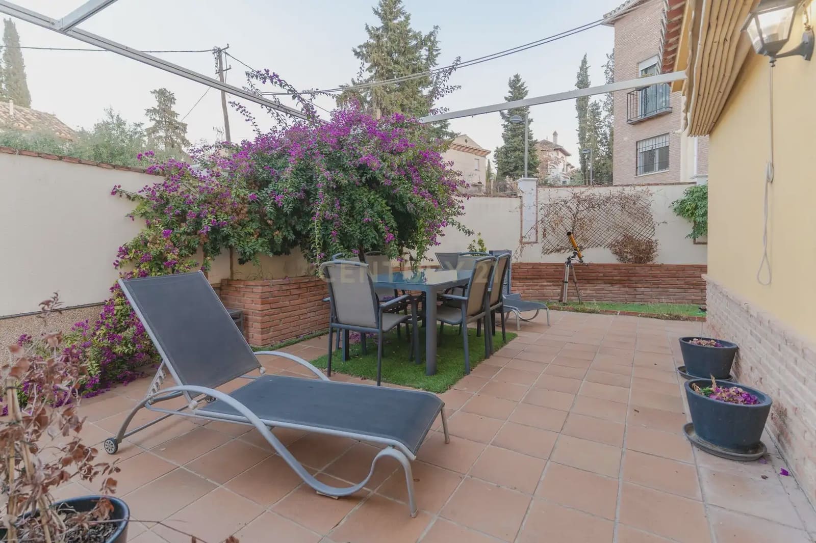 5 soverom Kjedet enebolig til salgs i La Zubia med svømmebasseng garasje - € 349 000 (Ref: 9902016)