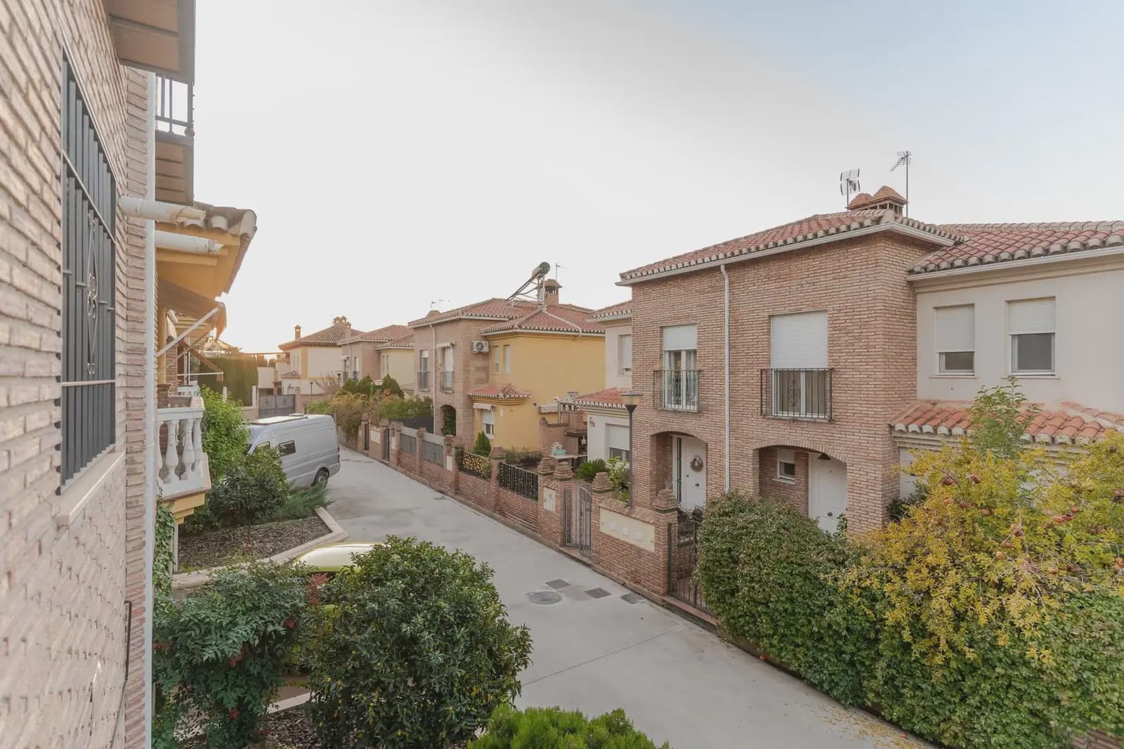 5 soverom Kjedet enebolig til salgs i La Zubia med svømmebasseng garasje - € 349 000 (Ref: 9902016)