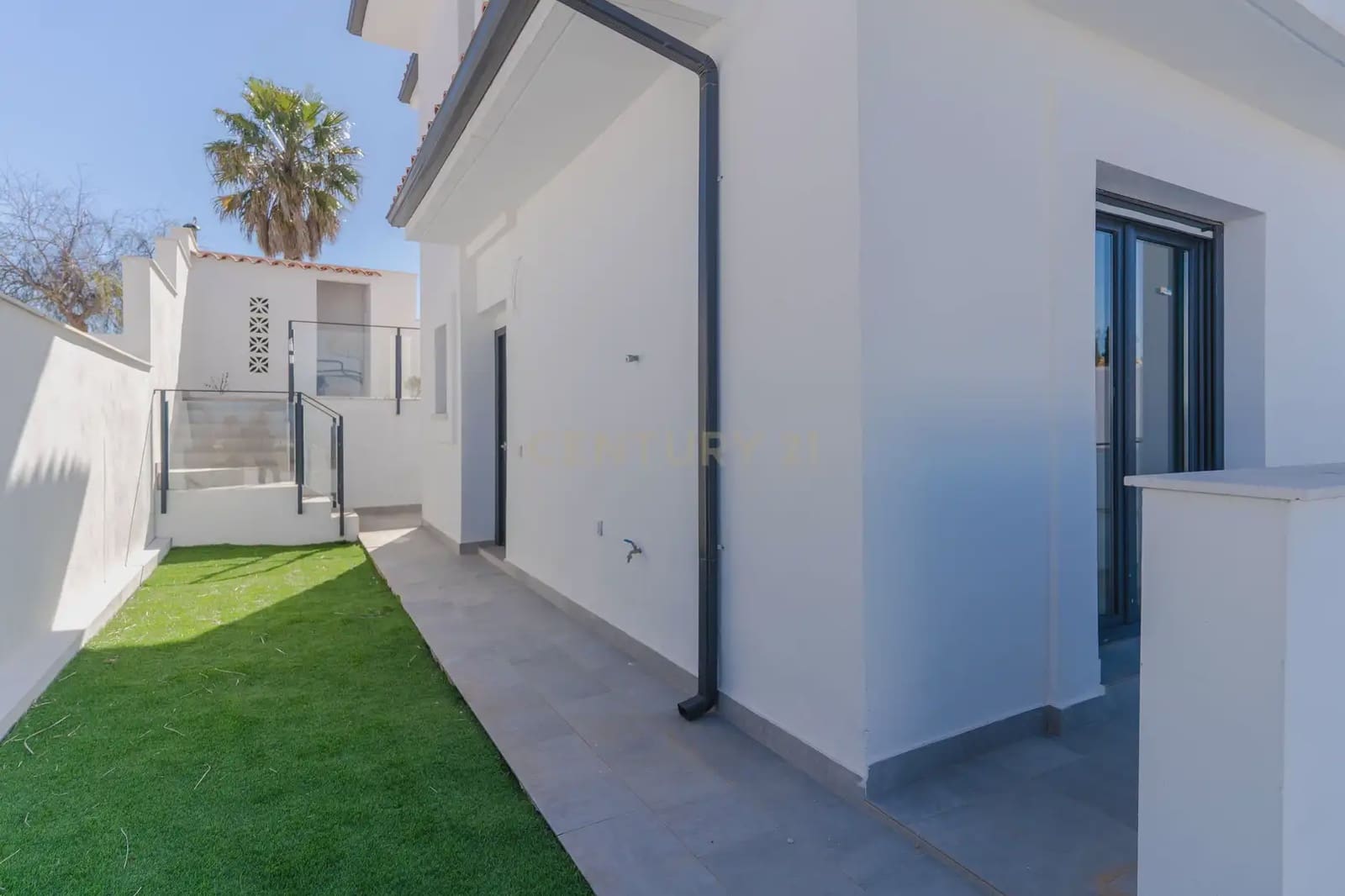 3 bedroom Townhouse for sale in Manilva - € 349,000 (Ref: 9905273)