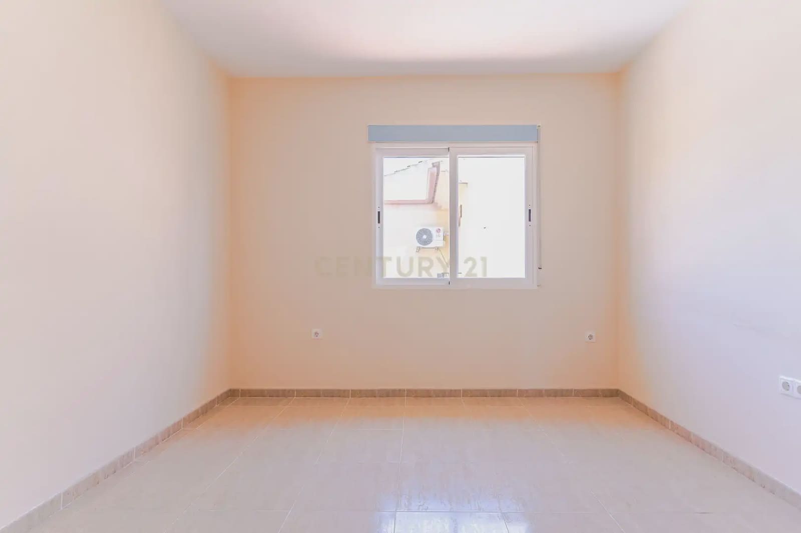 Pareado de 3 habitaciones en Fuente Vaqueros en venta - 187.000 € (Ref: 9909825)