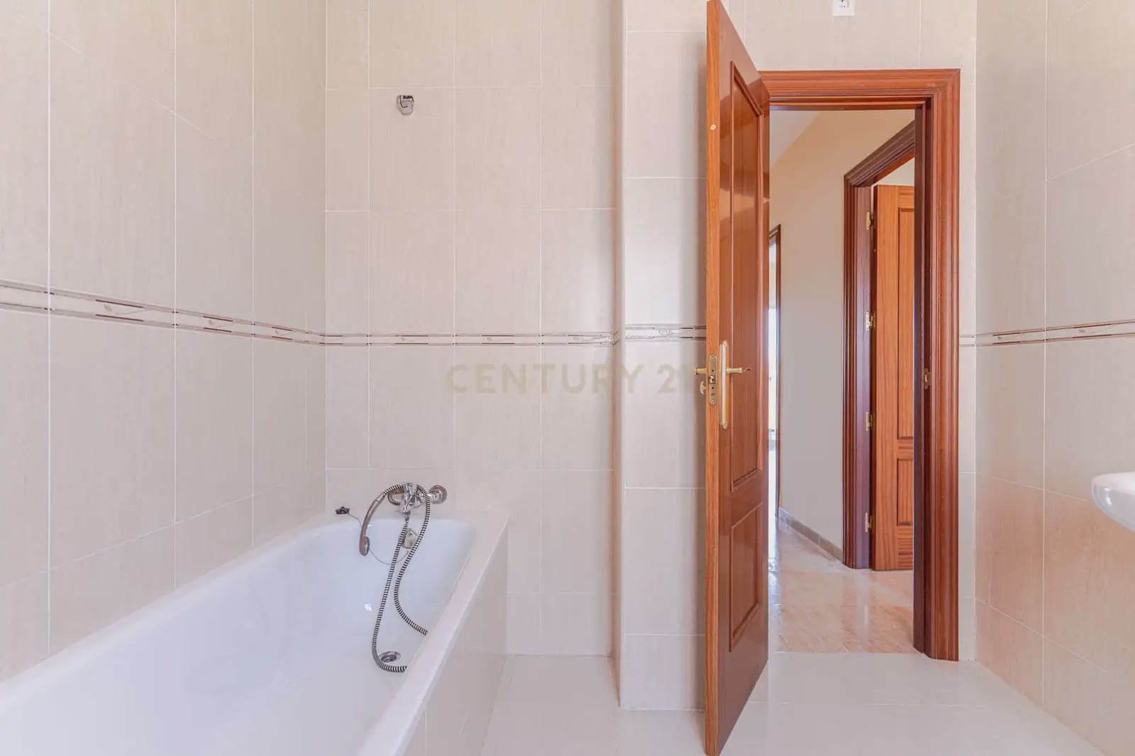 Pareado de 3 habitaciones en Fuente Vaqueros en venta - 187.000 € (Ref: 9909825)