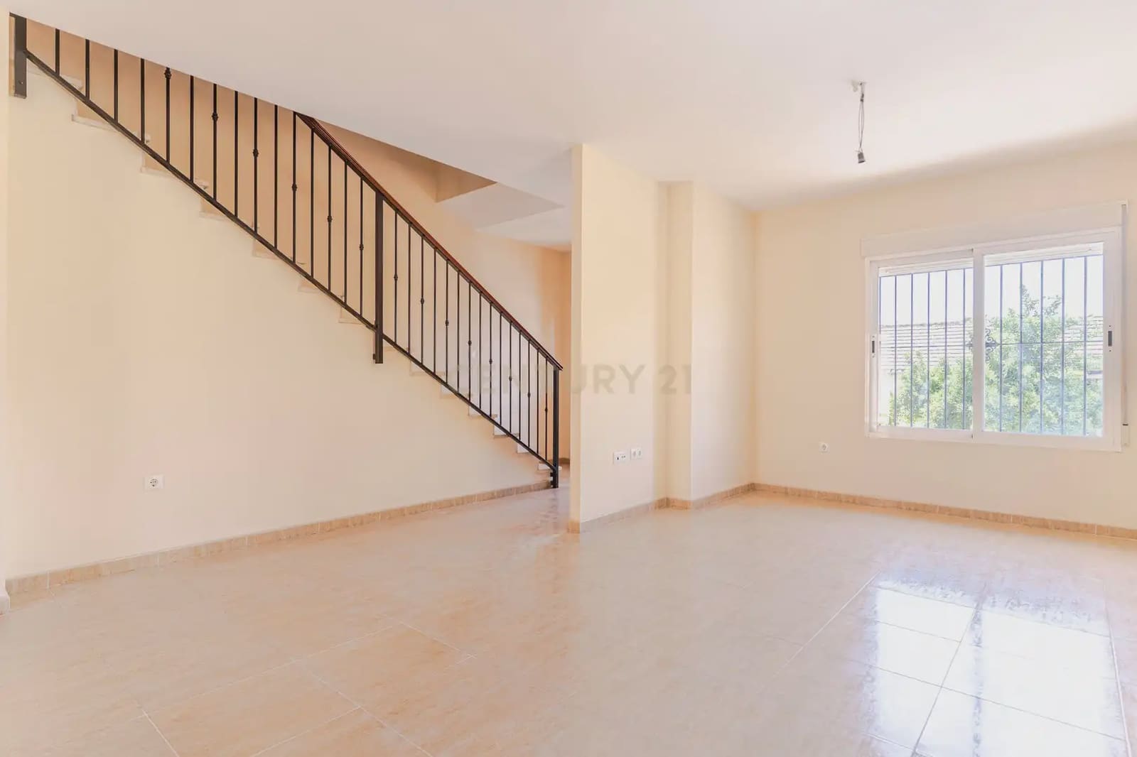 Pareado de 3 habitaciones en Fuente Vaqueros en venta - 187.000 € (Ref: 9909825)