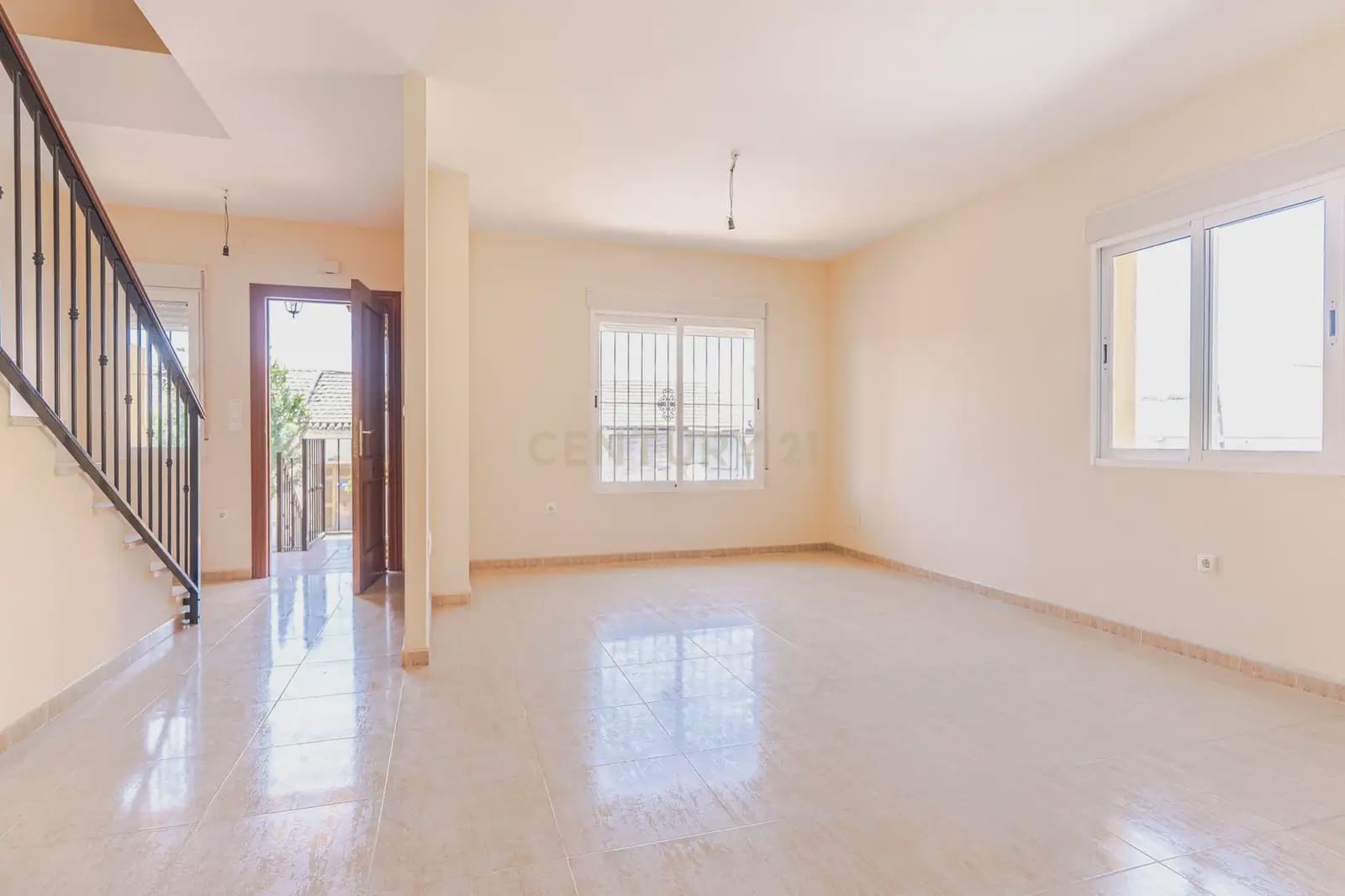 Pareado de 3 habitaciones en Fuente Vaqueros en venta - 187.000 € (Ref: 9909825)