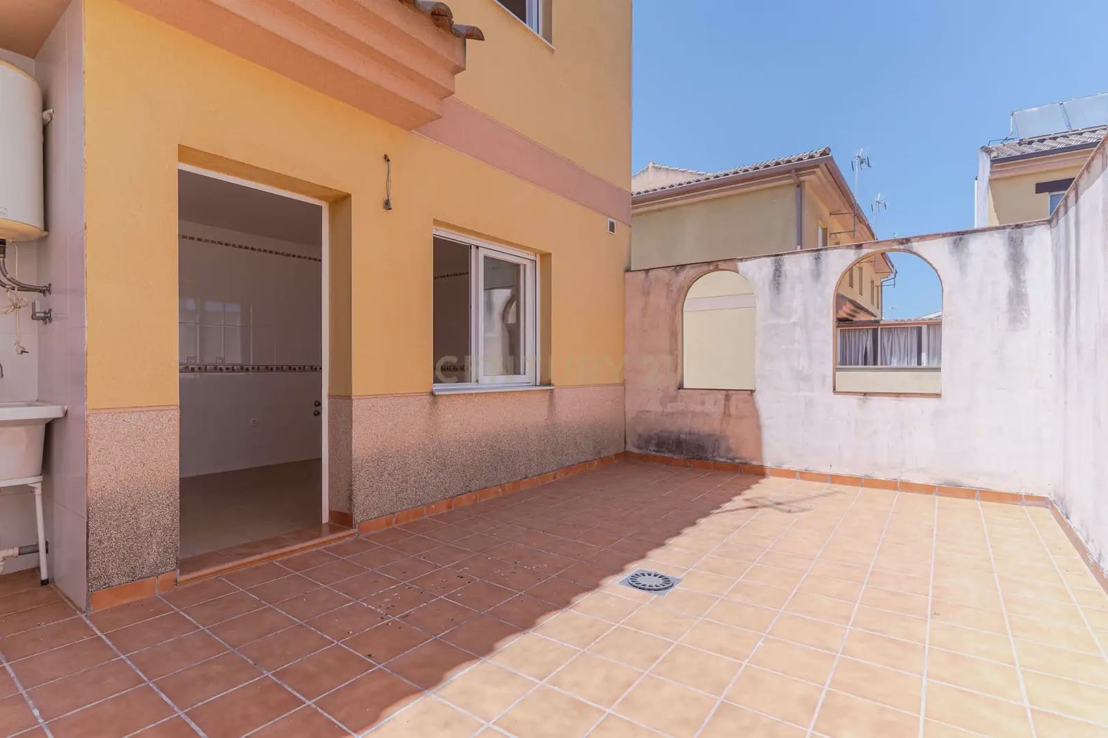 Pareado de 3 habitaciones en Fuente Vaqueros en venta - 187.000 € (Ref: 9909825)