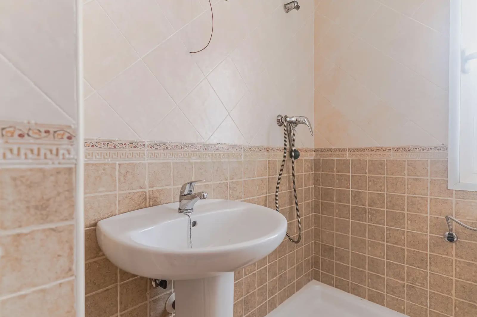 Pareado de 3 habitaciones en Fuente Vaqueros en venta - 187.000 € (Ref: 9909825)