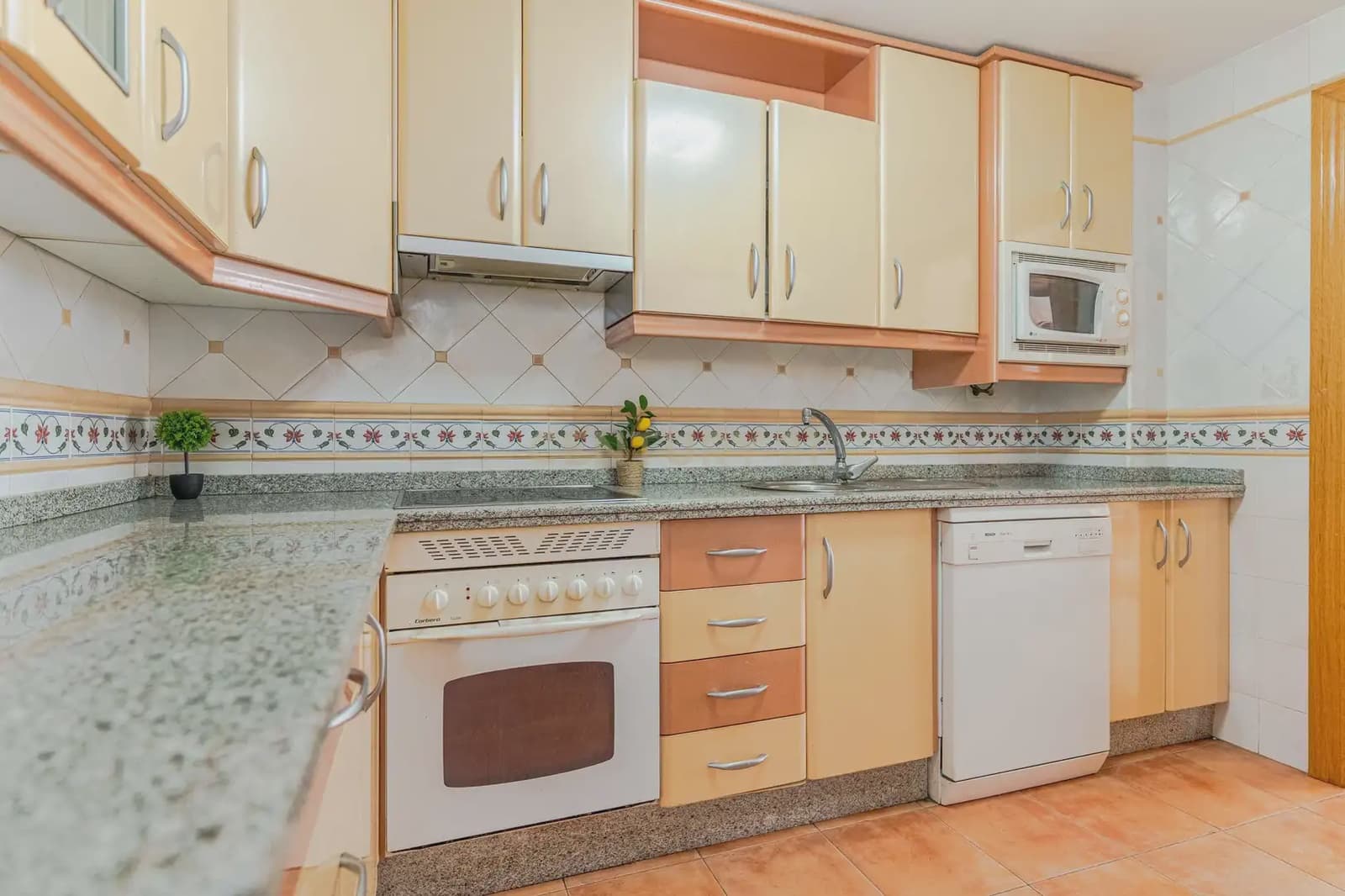 4 bedroom Penthouse for sale in Granada city - € 399,000 (Ref: 9919098)