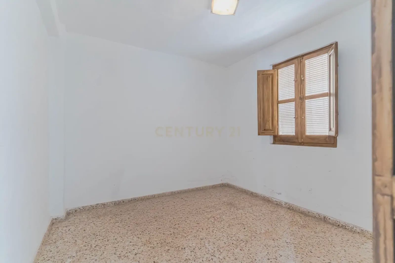 5 bedroom Finca/Country House for sale in El Pinar - € 85,000 (Ref: 9920937)