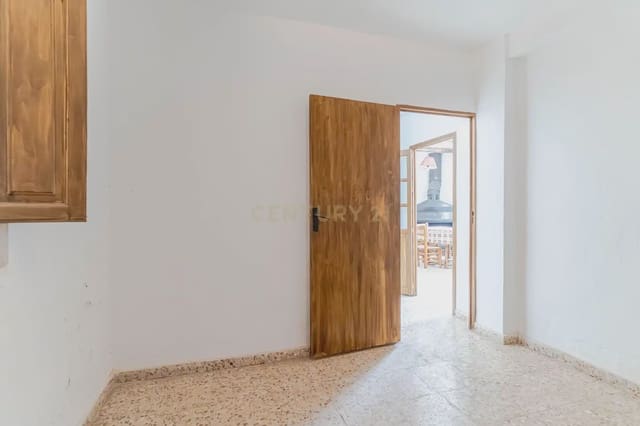 5 bedroom Finca/Country House for sale in El Pinar - € 85,000 (Ref: 9920937)